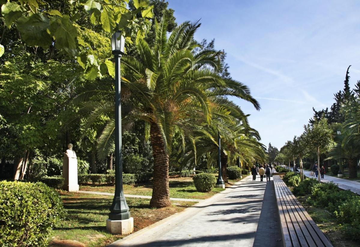 Salver Athens Luaran gambar